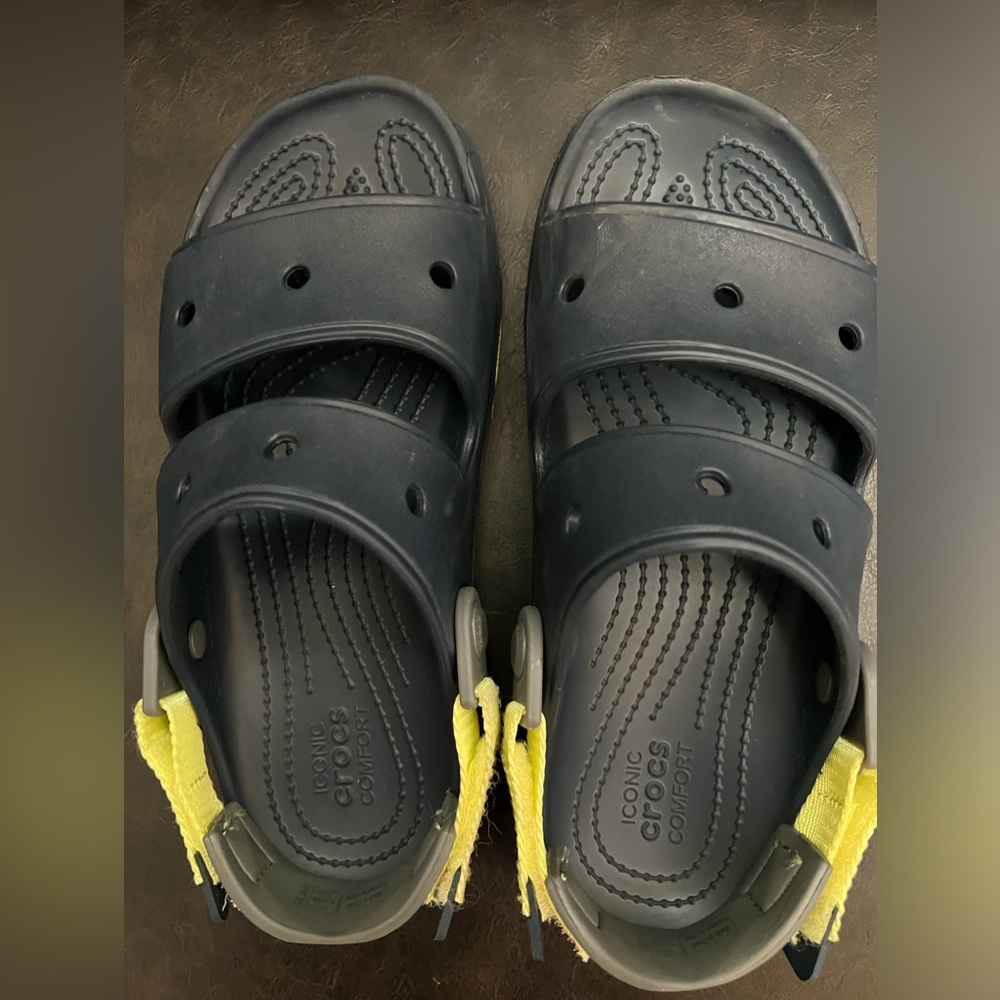 Crocs size 6 kids
